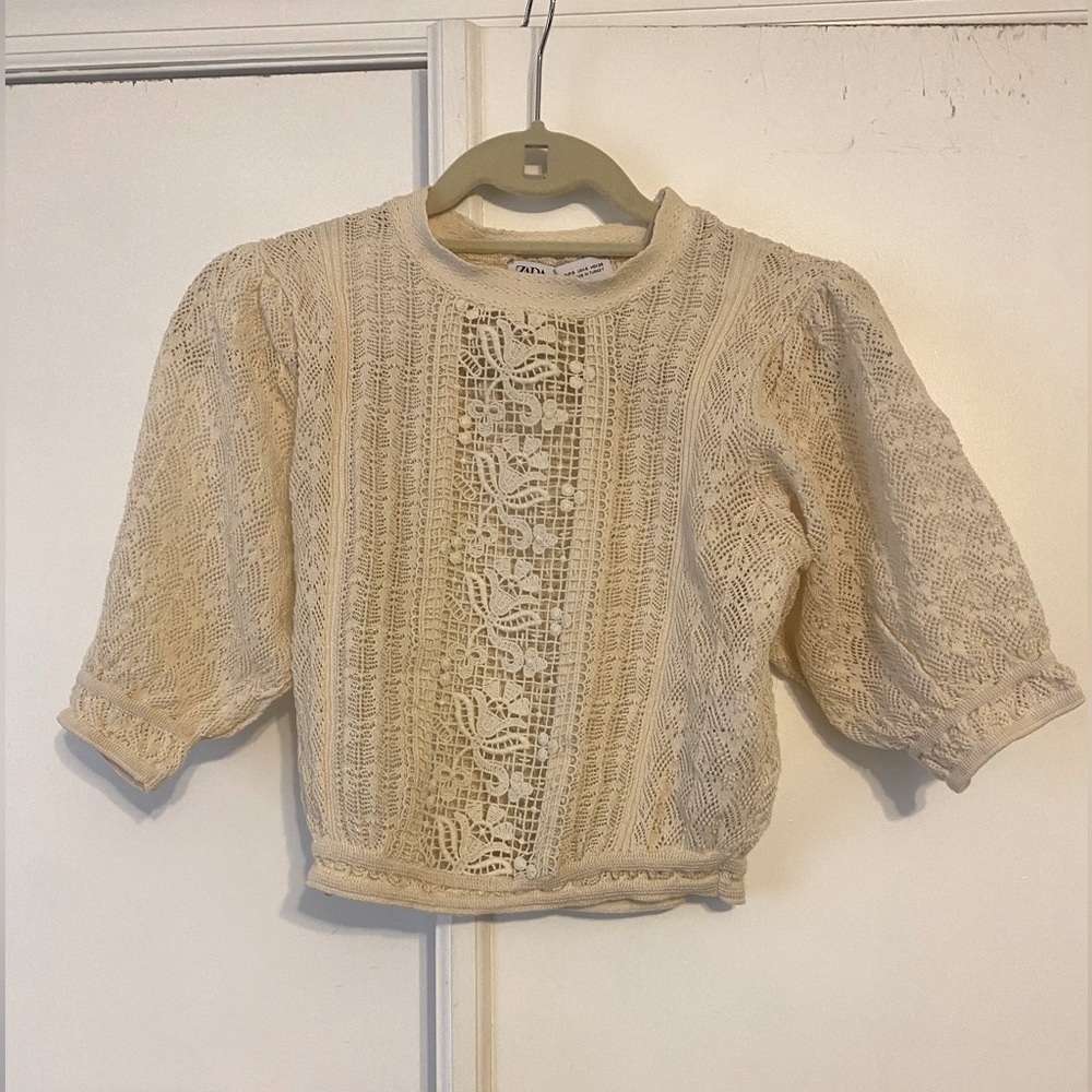 Puff sleeve crochet top